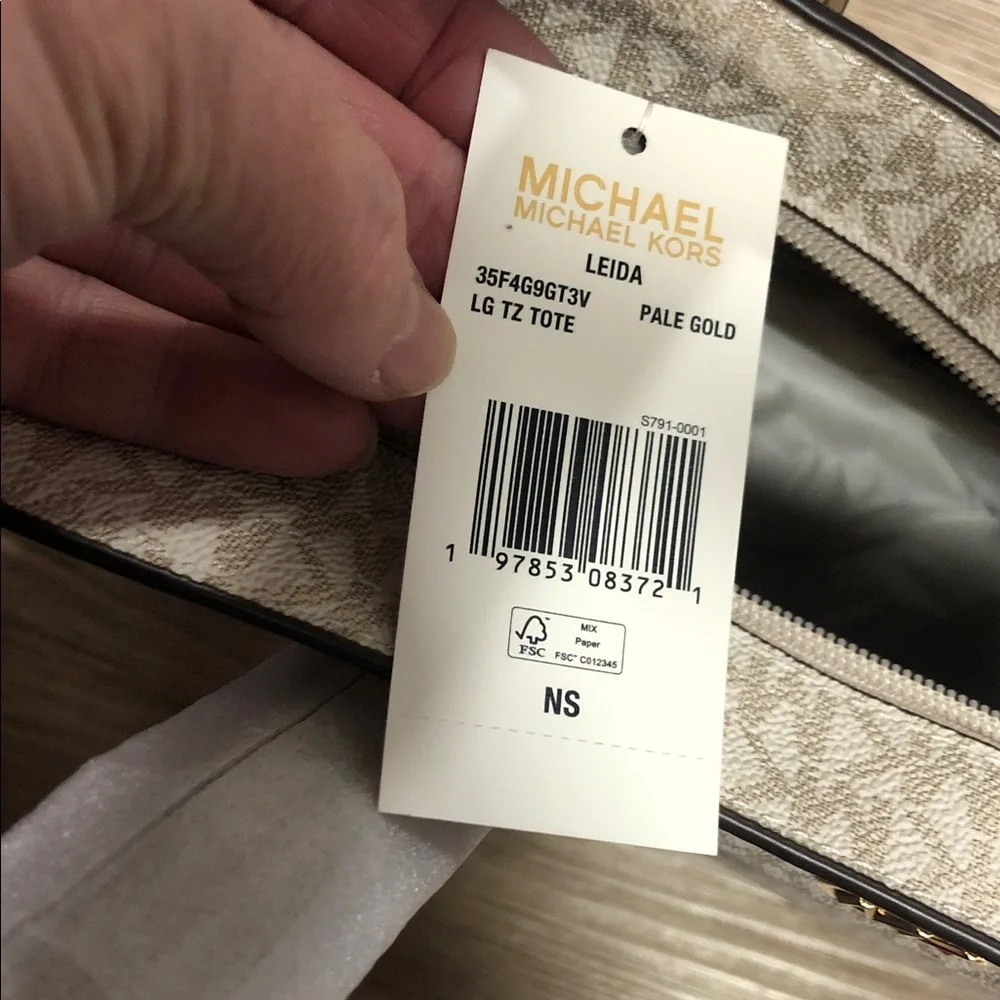 New Michael Kors Cream and Gold Large Tote Bag - Picture 6 of 14